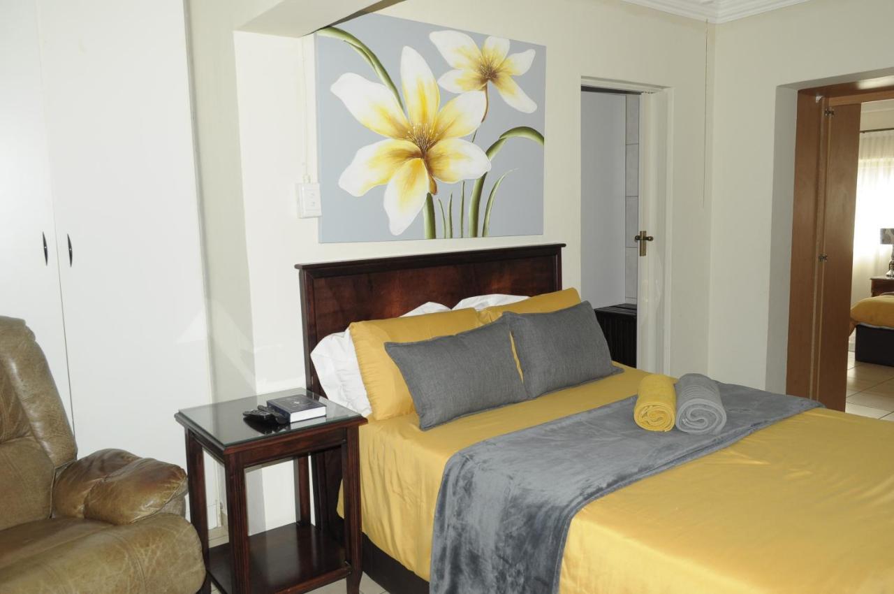 @Home Guest House Rustenburg Luaran gambar