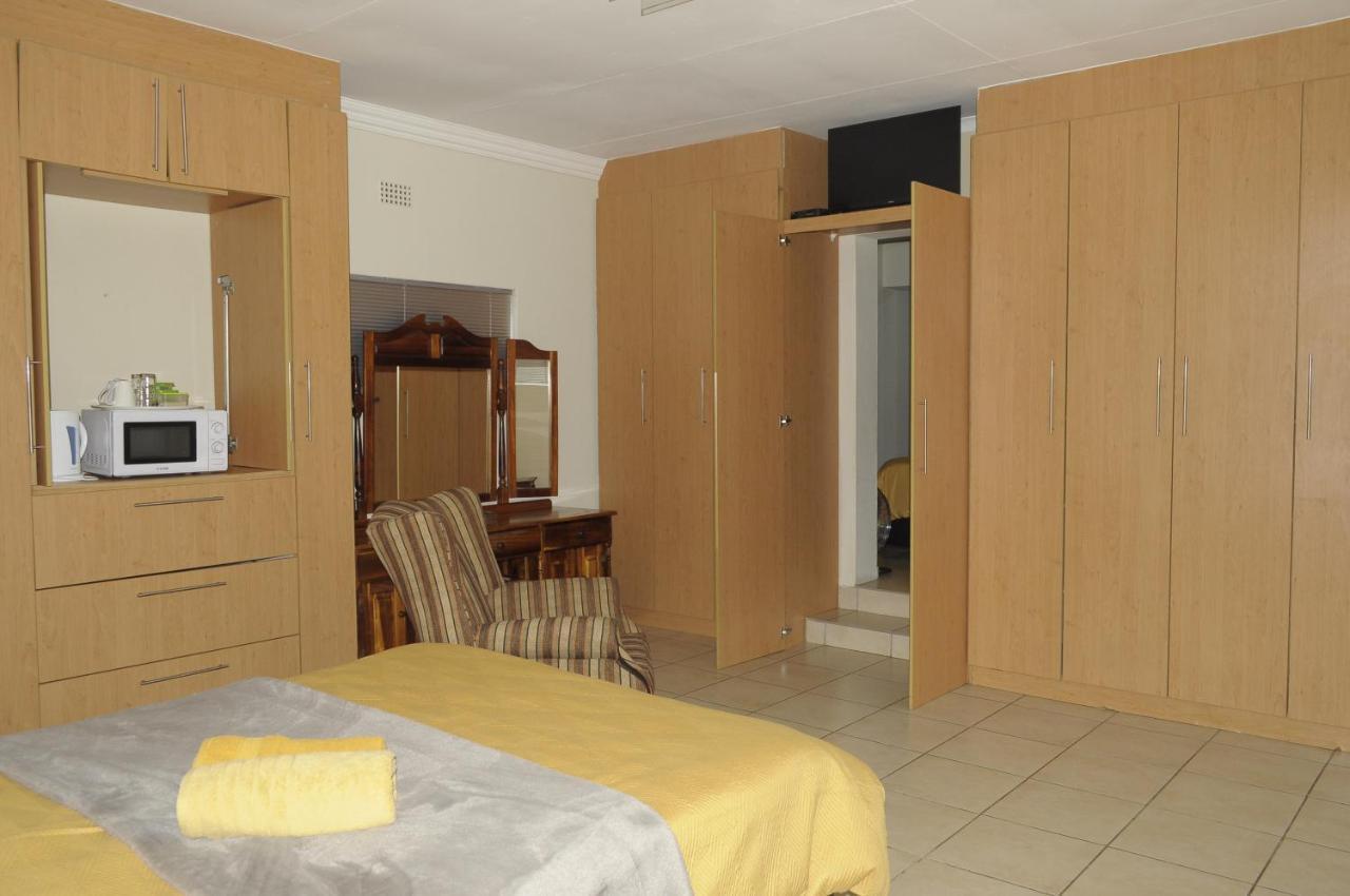 @Home Guest House Rustenburg Luaran gambar