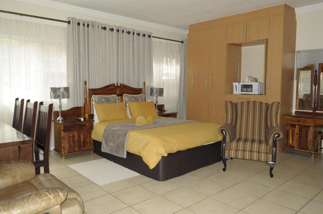 @Home Guest House Rustenburg Luaran gambar