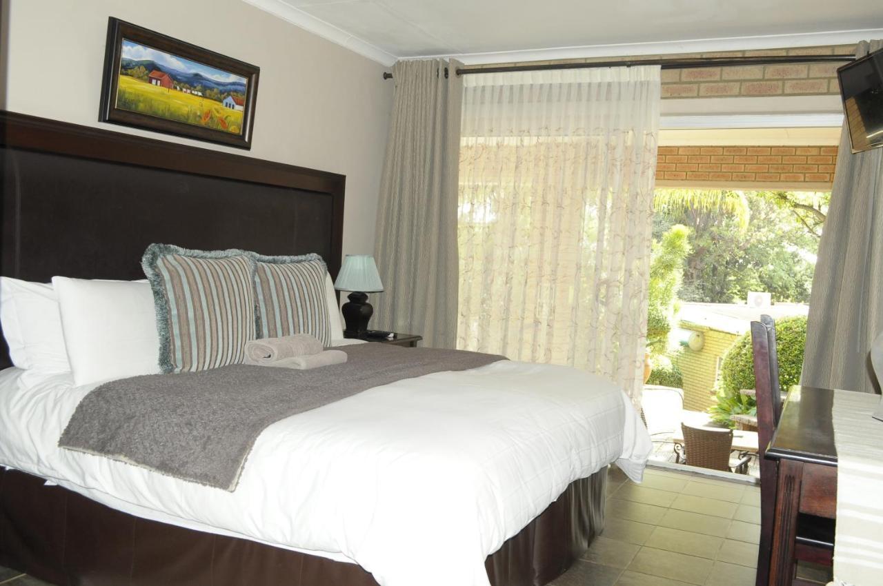 @Home Guest House Rustenburg Luaran gambar