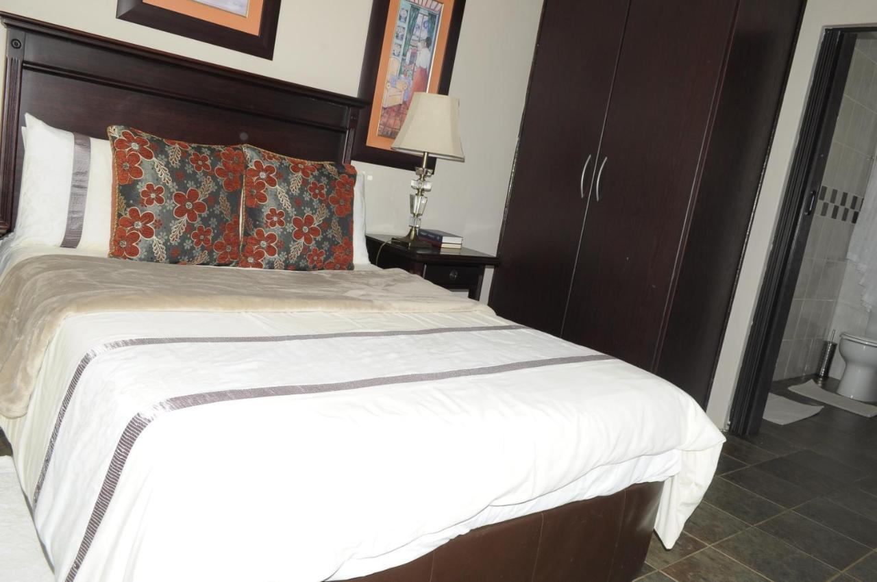 @Home Guest House Rustenburg Luaran gambar