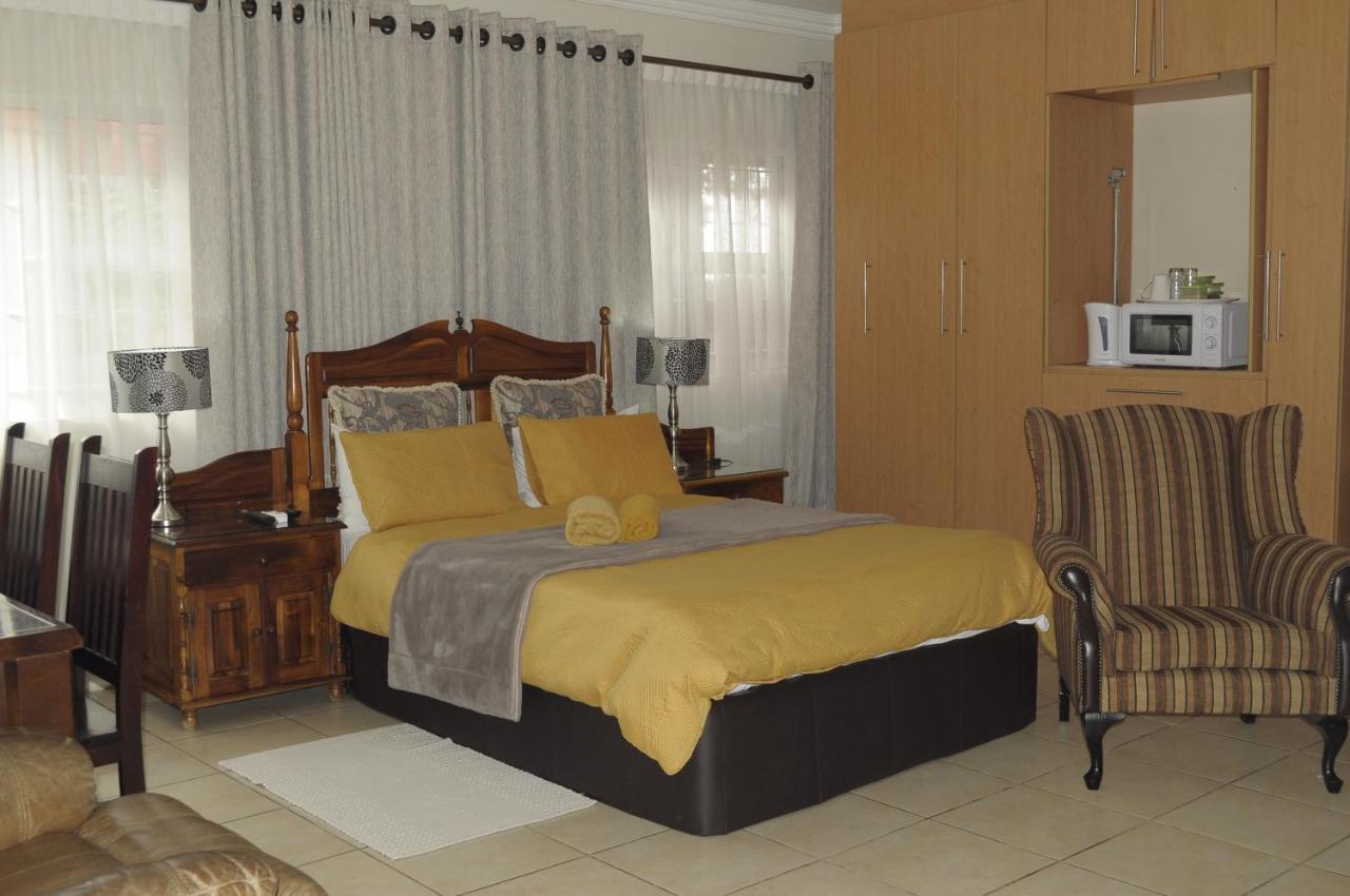 @Home Guest House Rustenburg Luaran gambar