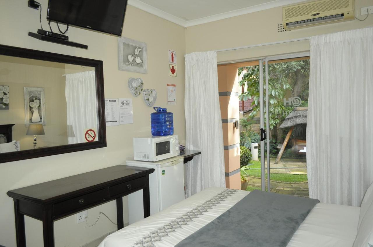 @Home Guest House Rustenburg Luaran gambar