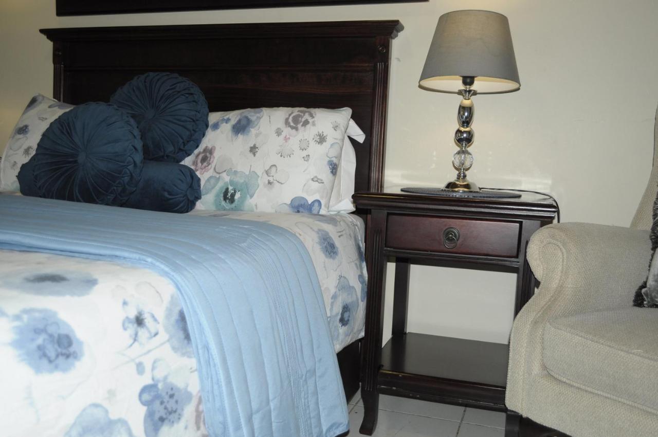 @Home Guest House Rustenburg Luaran gambar