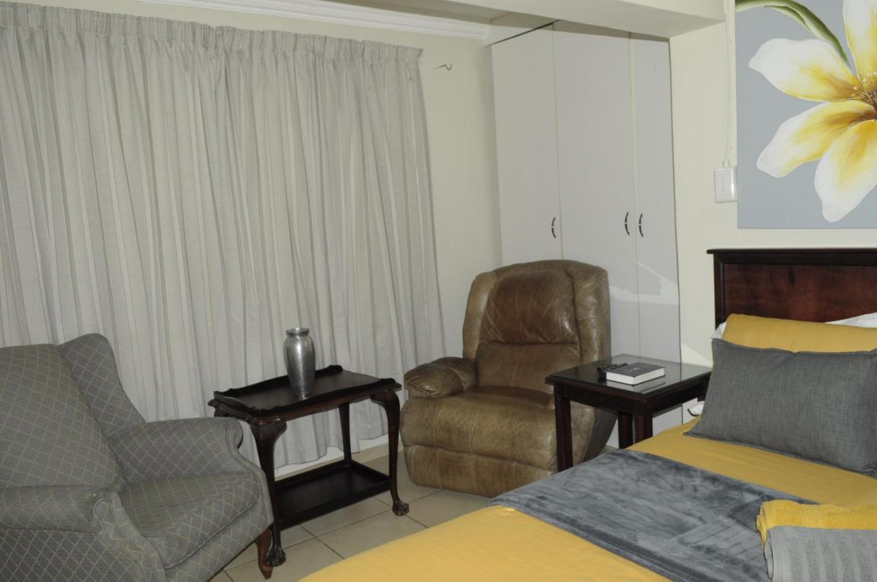 @Home Guest House Rustenburg Luaran gambar