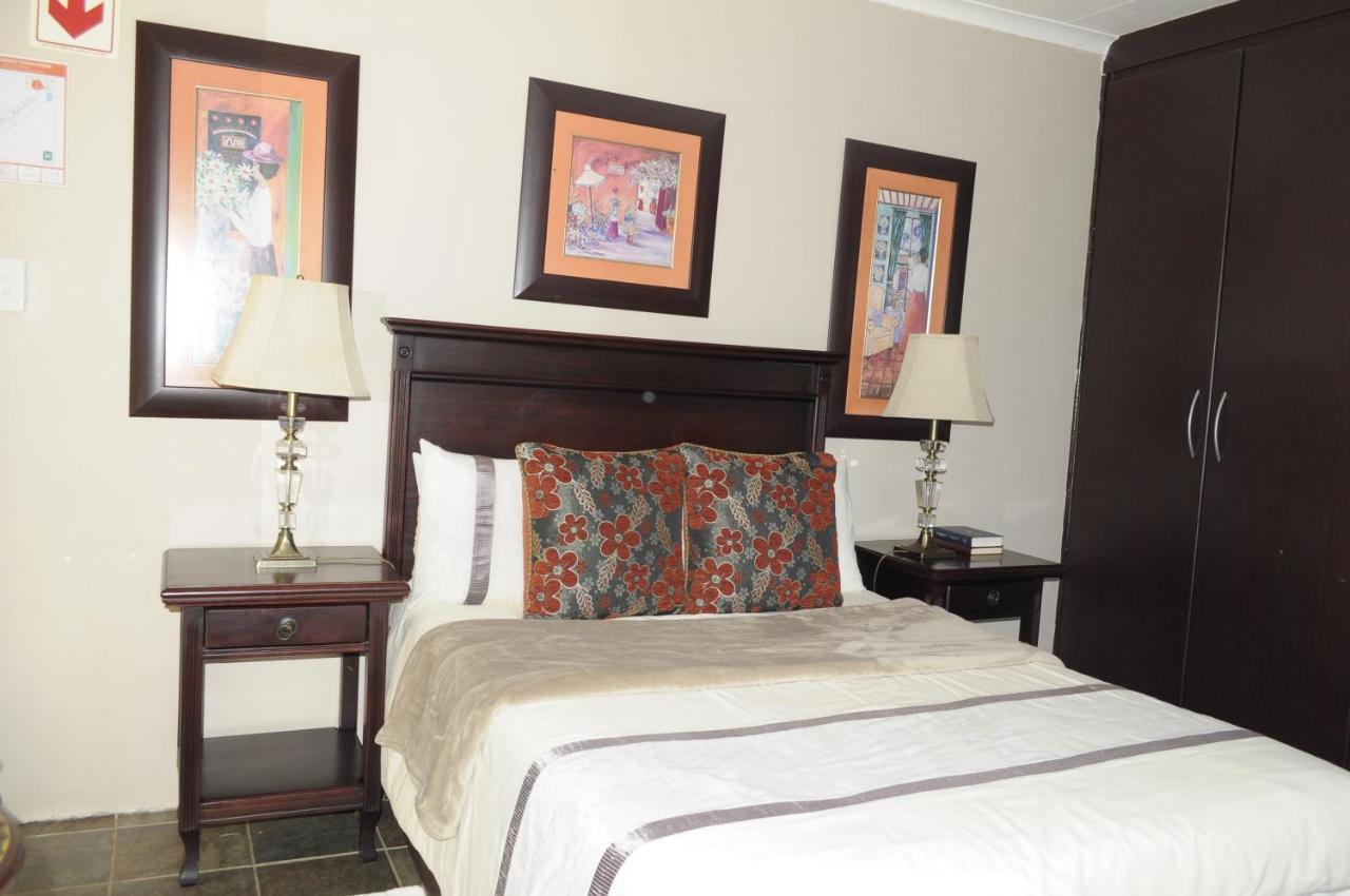 @Home Guest House Rustenburg Luaran gambar