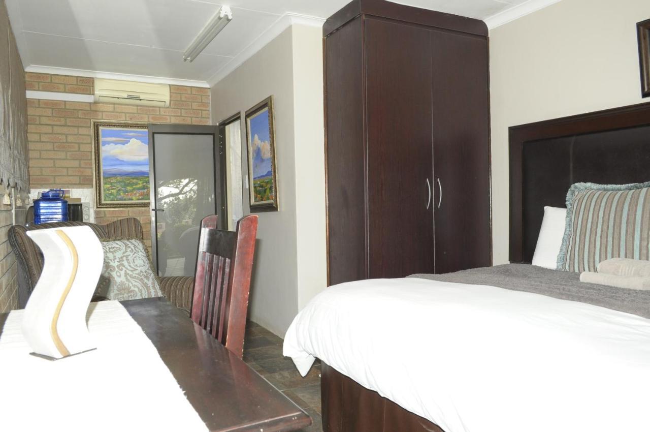 @Home Guest House Rustenburg Luaran gambar