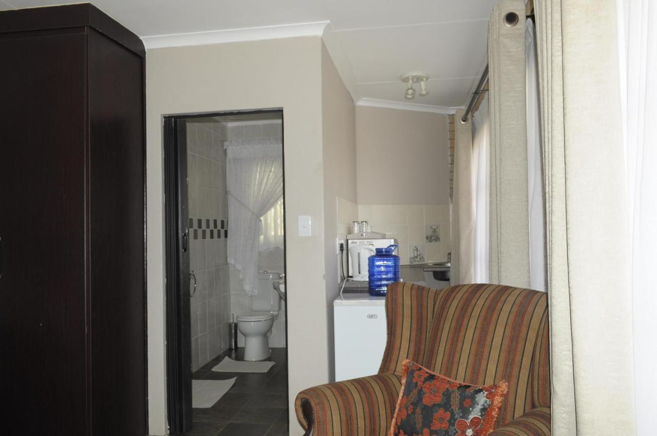 @Home Guest House Rustenburg Luaran gambar