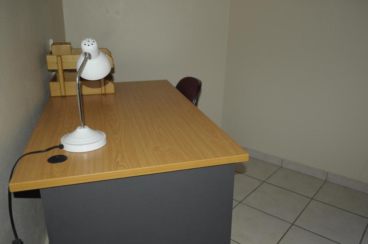 @Home Guest House Rustenburg Luaran gambar