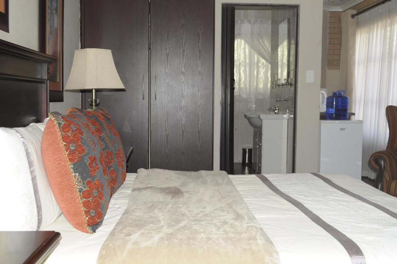 @Home Guest House Rustenburg Luaran gambar
