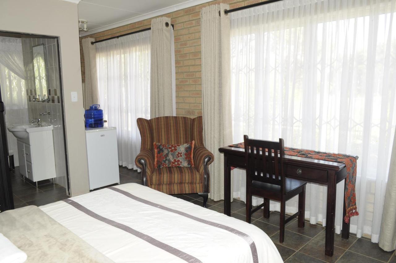 @Home Guest House Rustenburg Luaran gambar