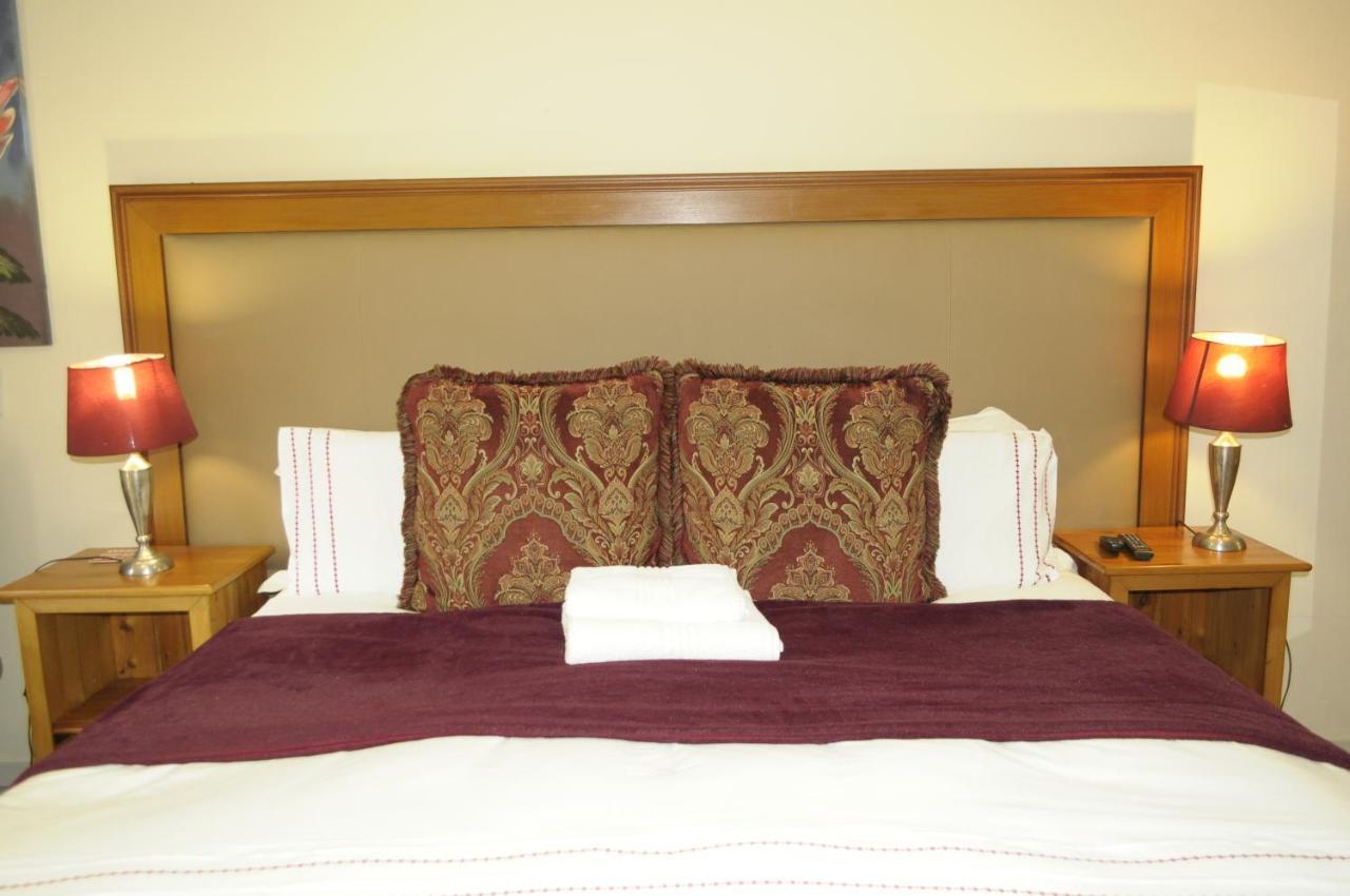 @Home Guest House Rustenburg Luaran gambar