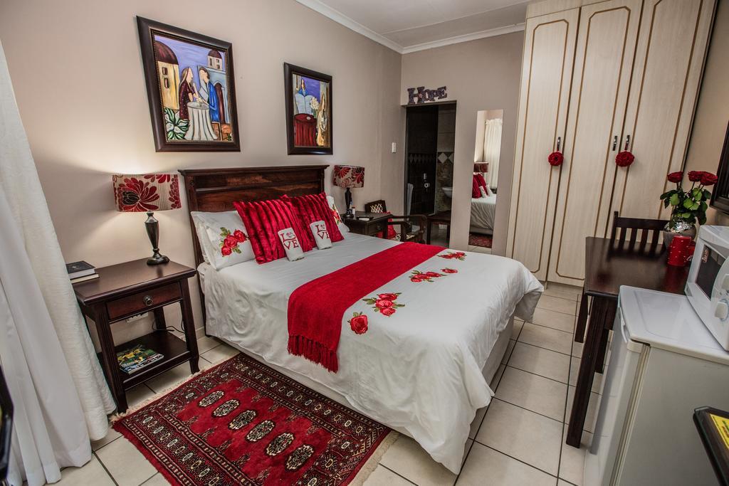 @Home Guest House Rustenburg Bilik gambar