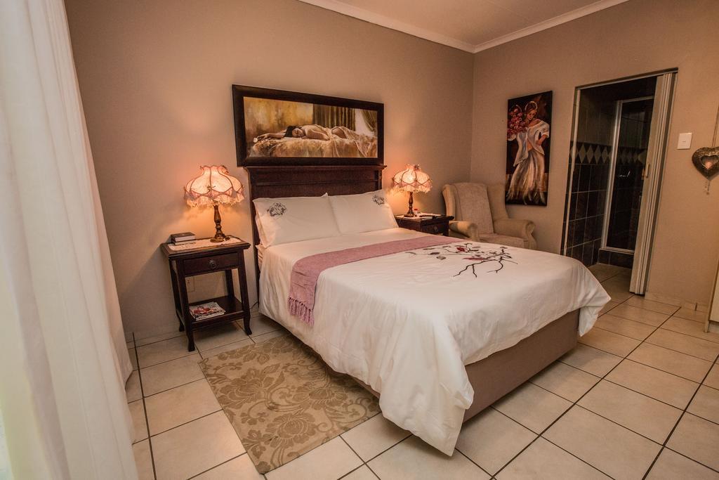 @Home Guest House Rustenburg Luaran gambar